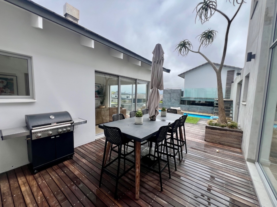 5 Bedroom Property for Sale in Oubaai Western Cape